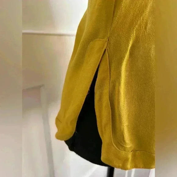 H  and M Mustard Blouse in Viscose Size 2 - Picture 3 of 7